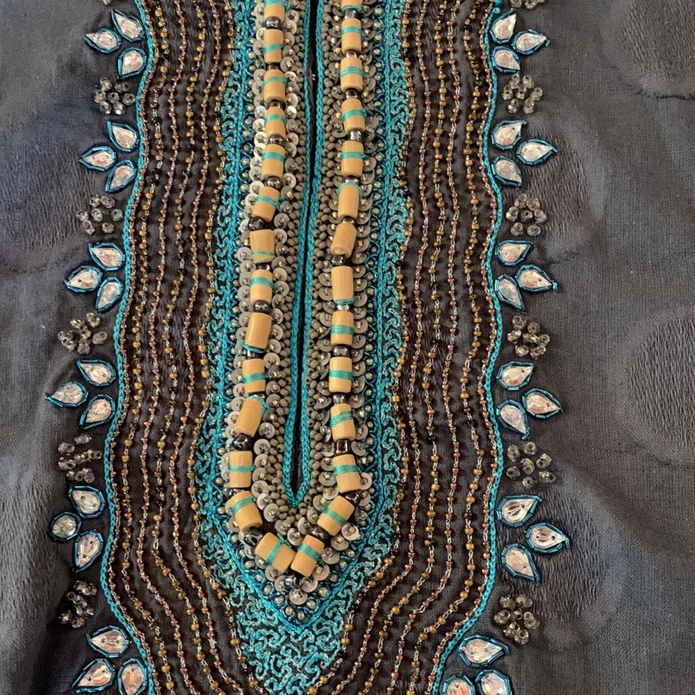 SULU! Ladies Kurti/Tunic. Hand set beads and embroidery work. - Picture 9 of 11